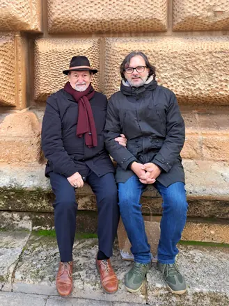 Con su amigo Emilio Caro, historiador de la Alhambra