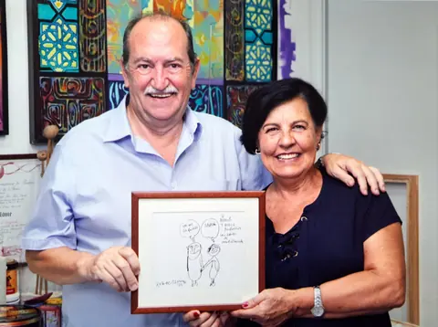 Con María Angustias y un dibujo de su amigo Paco Martín Morales