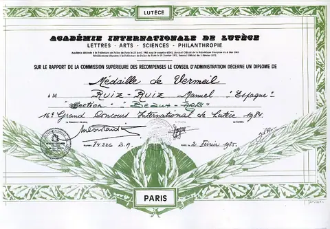 Títulos, diplomas y certificados